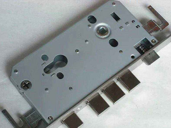 新都24小时上门开锁公司