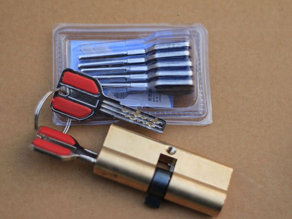 新都24小时上门开锁公司